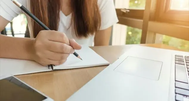 «Soffre di mutismo selettivo, però con la didattica a distanza è migliorata...»