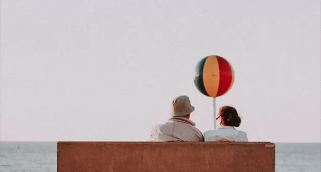 «Che fatica andare in ferie con mia moglie che brontola sempre per tutto»