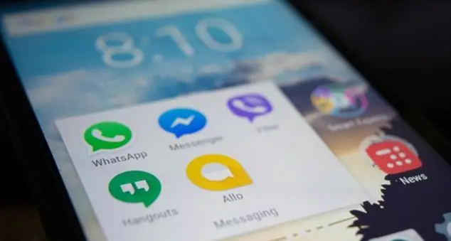 «Genitori, non esageriamo con i gruppi di WhatsApp»