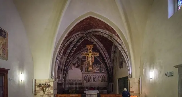 Perché adorate un Crocifisso?