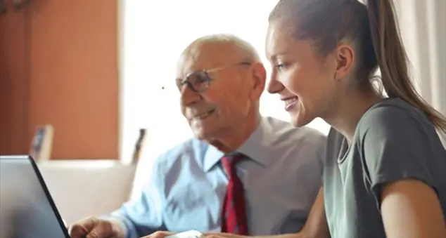 «Noi adulti a lezione di “social” dai nostri figli»