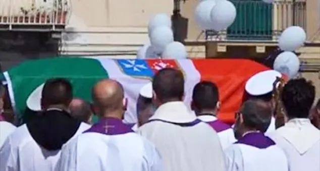 La commovente omelia del funerale del sottoufficiale eroe