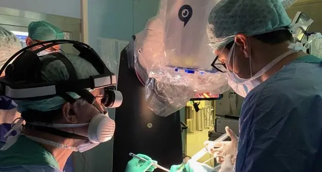 Al San Raffaele il primo intervento su un tumore al cervello con un robotiscopio
