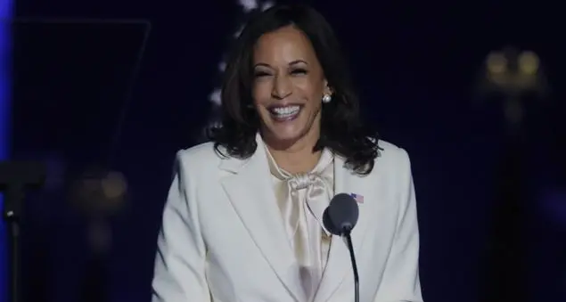 Kamala Harris, chi è la prima vicepresidente donna e di colore della storia Usa