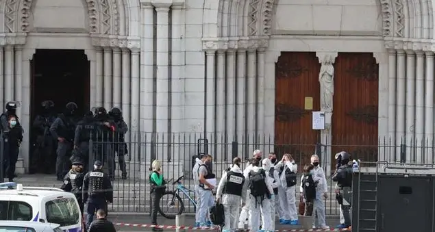 Orrore a Nizza, la Francia sotto attacco