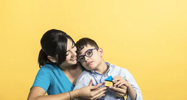 \"Una storia di mani\" per stare accanto alle persone sordocieche