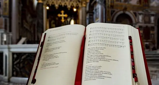 Dal Gloria al Padre Nostro, ecco come (e perché) cambia la Messa