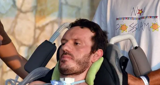 Addio a Gaetano Fuso, il combattente che ha portato al mare i malati di SLA