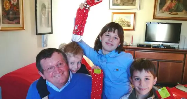 \"Dopo un appello sui social ho trovato l'infermiere che è stato vicino a mio padre morto solo di Covid\"