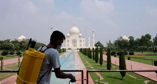 Dal Regno Unito all'India, l'Europa e il mondo nella morsa del virus