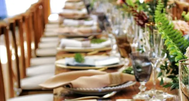 La parabola degli invitati che scelgono posti migliori