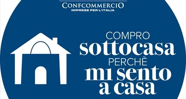 Babbo Natale compra i regali sotto casa