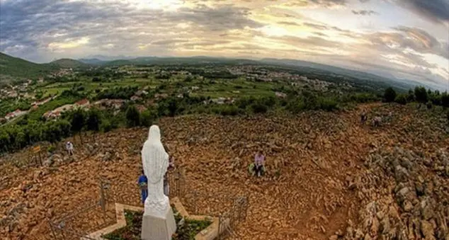 Medjugorje, il Vaticano scomunica l’ex padre spirituale dei veggenti