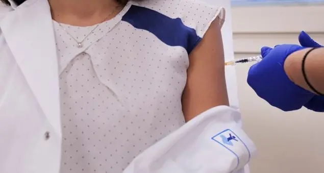 I primi trenta operatori sanitari vaccinati al Bambin Gesù