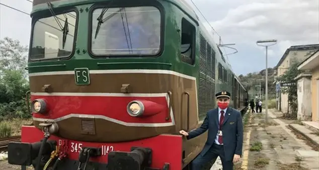 Napoli, al binario 11 parte il treno di Padre Pio