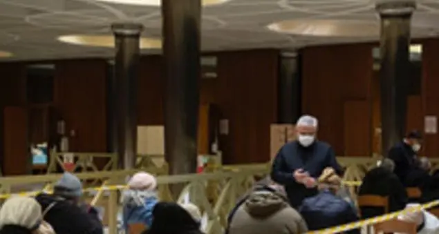 Ernesto Olivero: «Le vaccinazioni ai senzatetto in Vaticano, la miglior risposta a chi pensa che il vaccino sia prima per i ricchi»