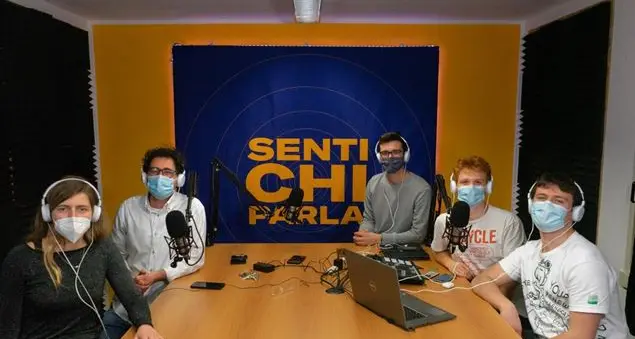 Don Matteo Cella: «Ecco la nostra radio per dar voce ai ragazzi di Nembro»