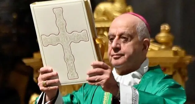 Il Papa: «Spegniamo Tv e cellulare e apriamo la Bibbia. La Parola di Dio ribalta chi la riceve»