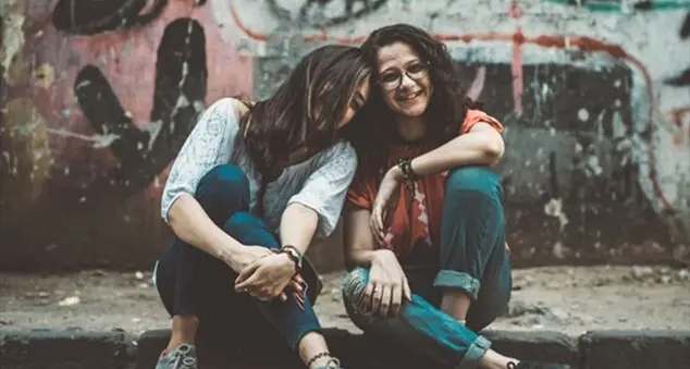 «Fa la prima media e soffre perché non è nella stessa classe della sua amica»