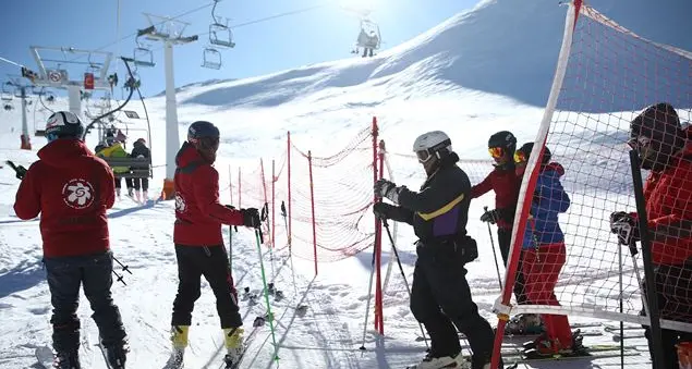 Iran, la Ct della squadra di sci femminile non può lasciare il Paese