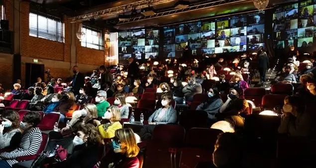 Al Teatro Franco Parenti evento simbolico in sala per rilanciare la cultura