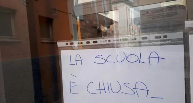 «Ho detto ai miei alunni che chiudeva la scuola. Il silenzio che ho respirato è stato assordante».