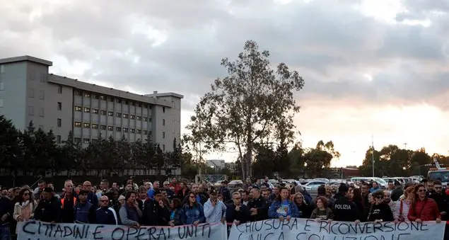 Taranto: «L'ex Ilva cambi o chiuda»