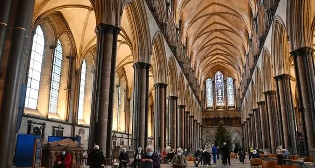 Cattedrali e vaccini: quando la chiesa è \"ospedale da campo\"