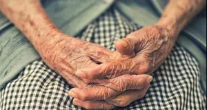 Vedova a causa del Covid, delusa dai sacerdoti \"impiegati del sacro\"