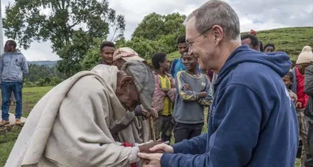 Don Dante Carraro: «Batteremo il Covid se non escluderemo gli ultimi»