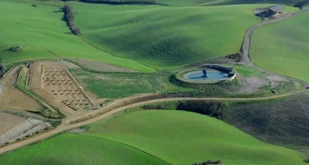 Una mostra fotografica sulla Compagnia della fortezza nel Teatro del silenzio di Lajatico