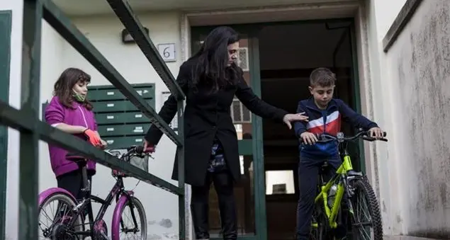 Mamme \"equilibriste\"; nel 2020 in 96.000 licenziate o penalizzate professionalmente