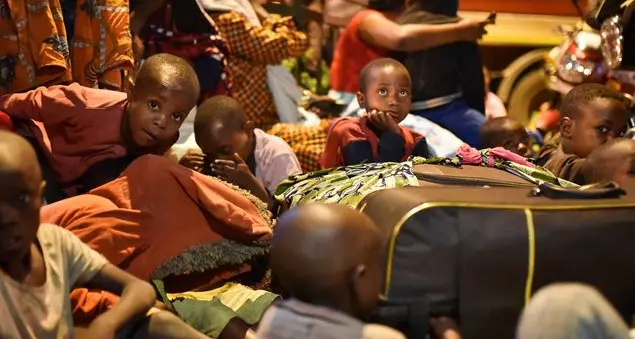 Inferno di lava a Goma: la popolazione scappa dal Nyiragongo. E' allarme per i bambini sfollati