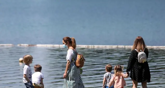 L'appello di WeWorld: estendere i congedi parentali e di paternità per aiutare le donne