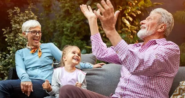 «C'è bisogno di fare festa, nonni e nipoti insieme»