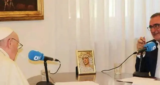 Papa Francesco rivela: «Sono stato salvato da un infermiere»