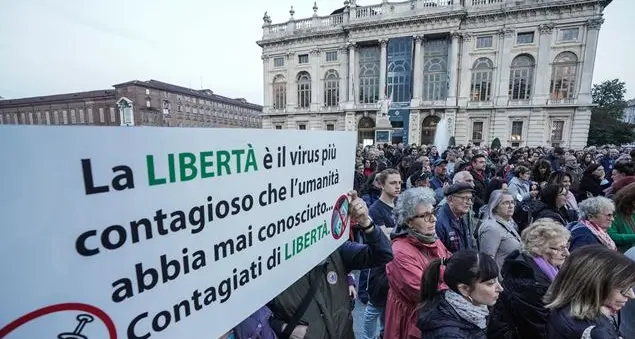 Il vescovo di Trieste: «Basta con gli atti di forza, si cerchino soluzioni pacifiche»
