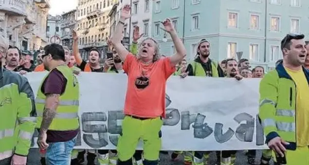 Quel \"fronte del porto\" a Trieste che lascia passare chi vuole lavorare