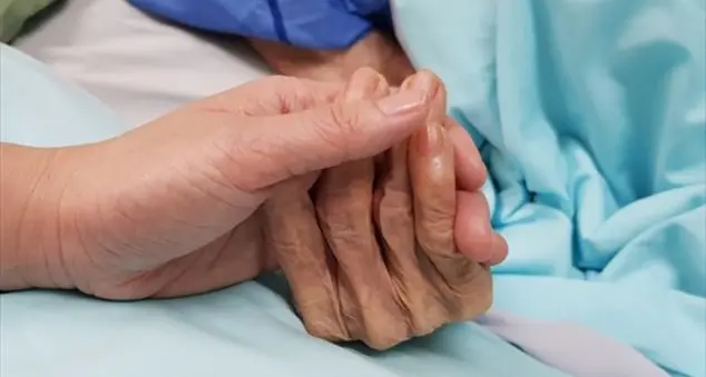 Amore e cura, vie alternative all'abbandono e alla morte