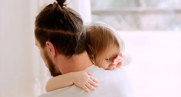 «Gli ho riferito che le bimbe si sentono trattate male e lui se l’è presa con loro»