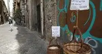 Cibo, tempo e prestazioni (sanitarie, ma non solo), Napoli riempie i panieri solidali
