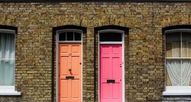 I Santi della porta accanto