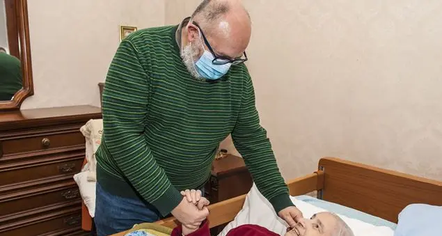 «Ho lasciato tutto per stare vicino a mia madre malata di alzheimer»