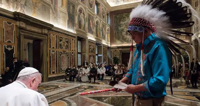 «Provo dolore e vergogna», il Papa chiede scusa agli indigeni canadesi