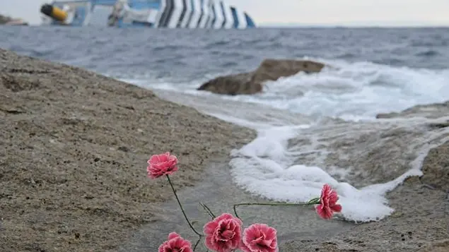 La sopravvissuta al naufragio della Concordia: «Così ho visto mio padre sparire in mare»