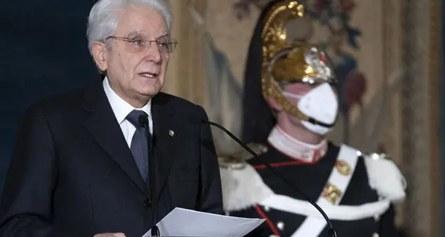Mattarella sempre più amato. i partiti sempre meno