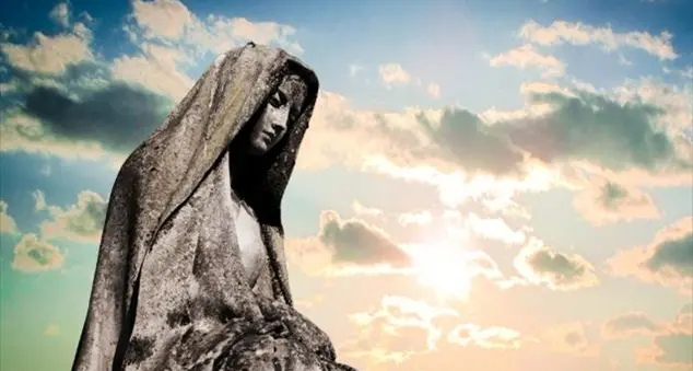 La traduzione italiana dell’antifona “Regina caeli” svaluta il Sì di Maria?