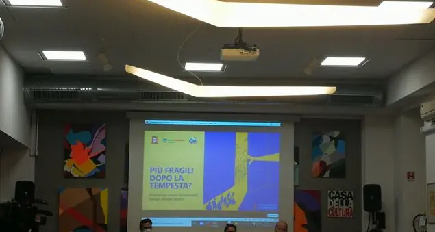 Anziani, in Lombardia un terzo vive da solo. Il futuro? Più vacanze e compagnia