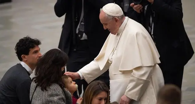 «Liberiamoci dalla dipendenza dai media digitali che impoverisce i rapporti umani»