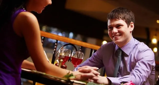 «Si sono baciati, solo allora lei ha confessato: \"Sono fidanzata\"»